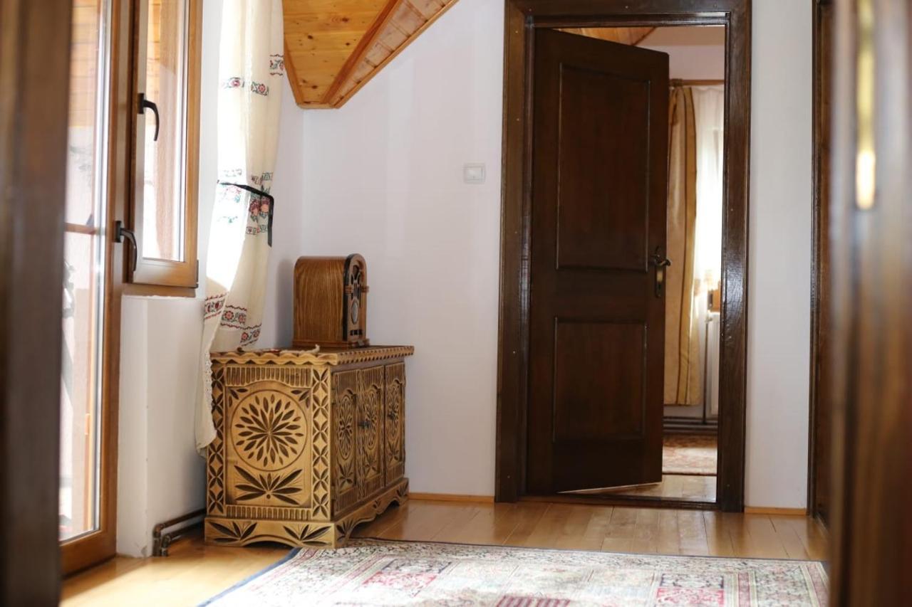 Villa Casa Darius Novaci-Străini Esterno foto