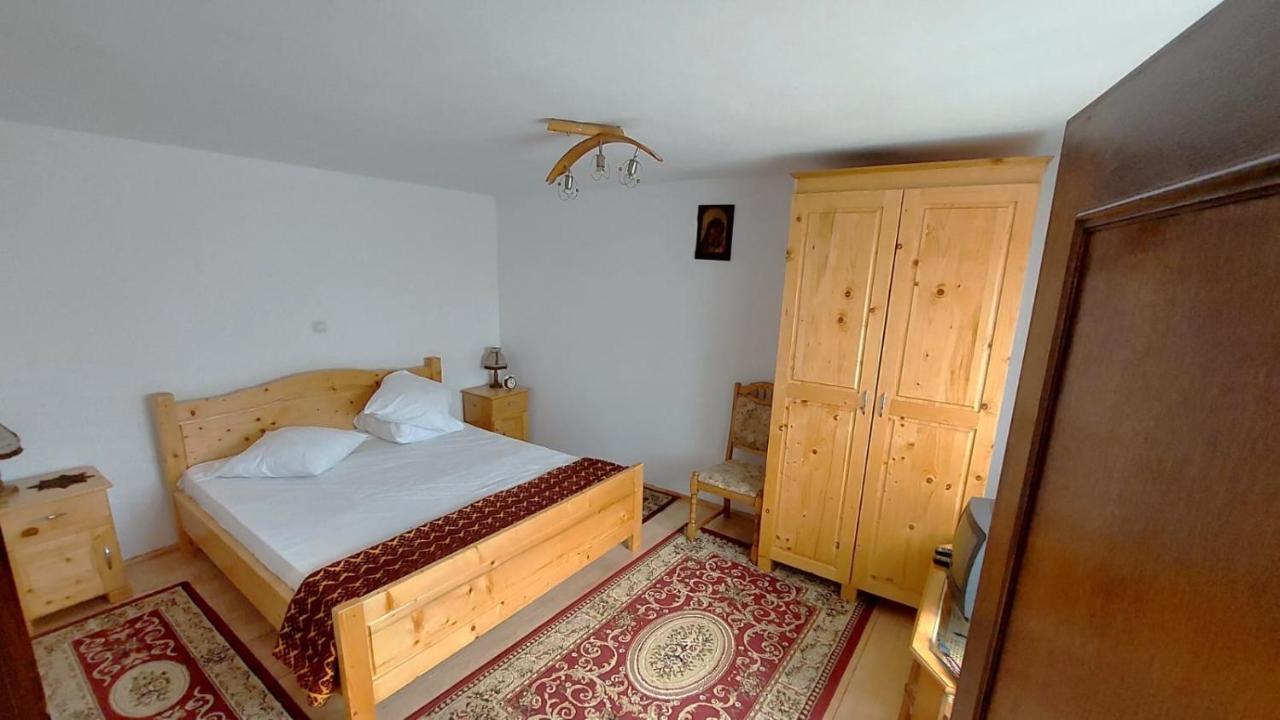 Villa Casa Darius Novaci-Străini Esterno foto