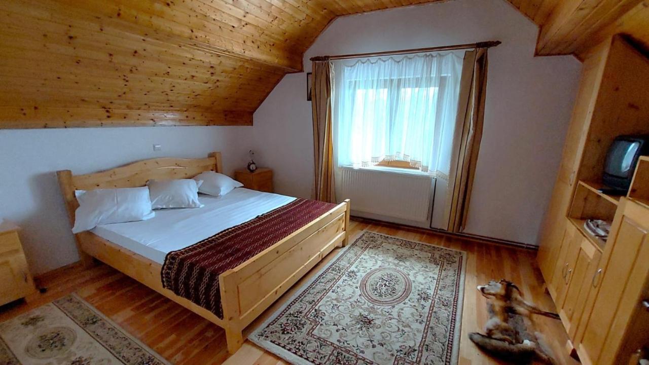 Villa Casa Darius Novaci-Străini Esterno foto