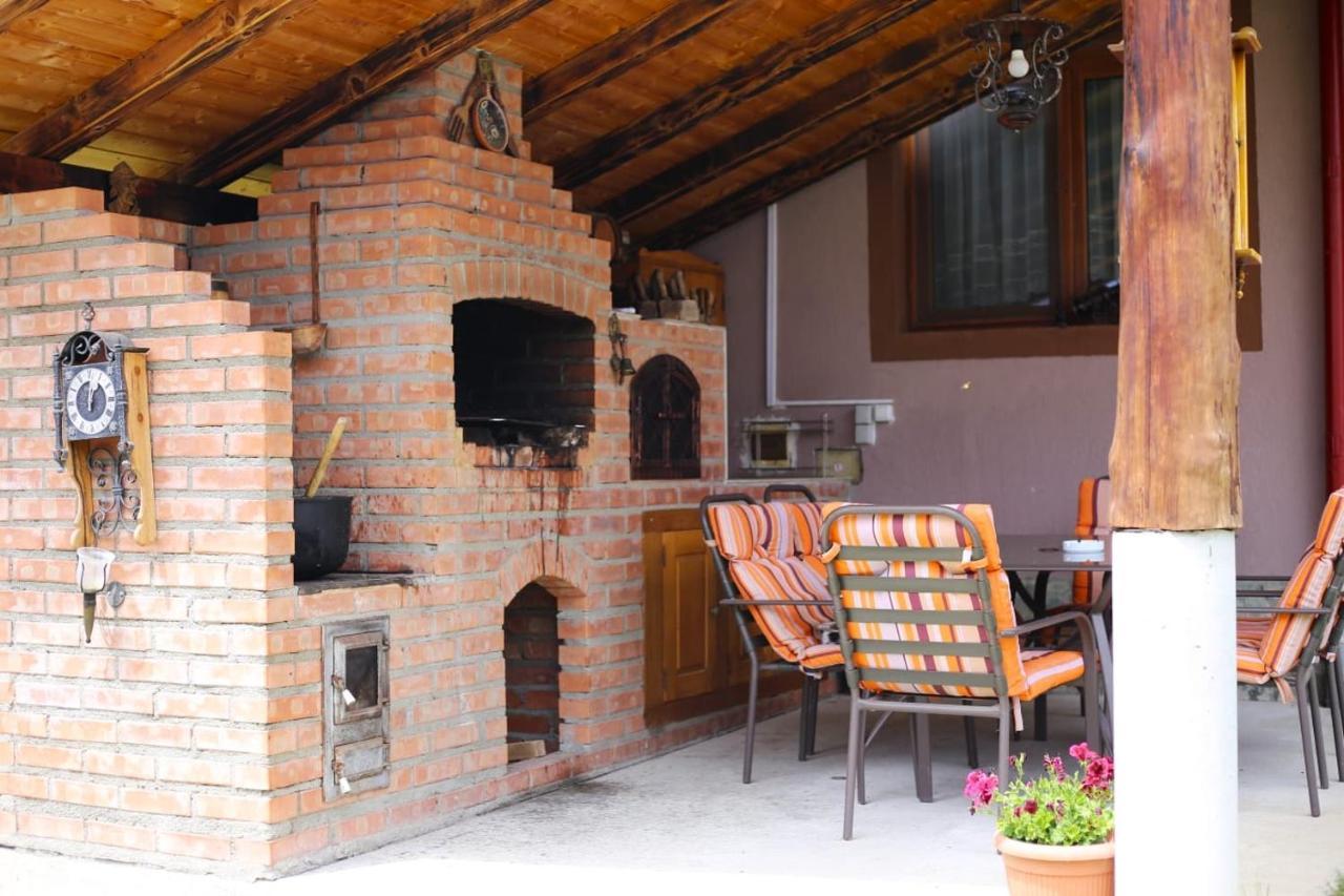 Villa Casa Darius Novaci-Străini Esterno foto