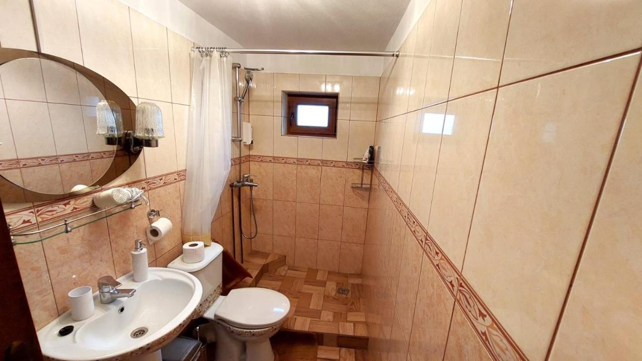 Villa Casa Darius Novaci-Străini Esterno foto