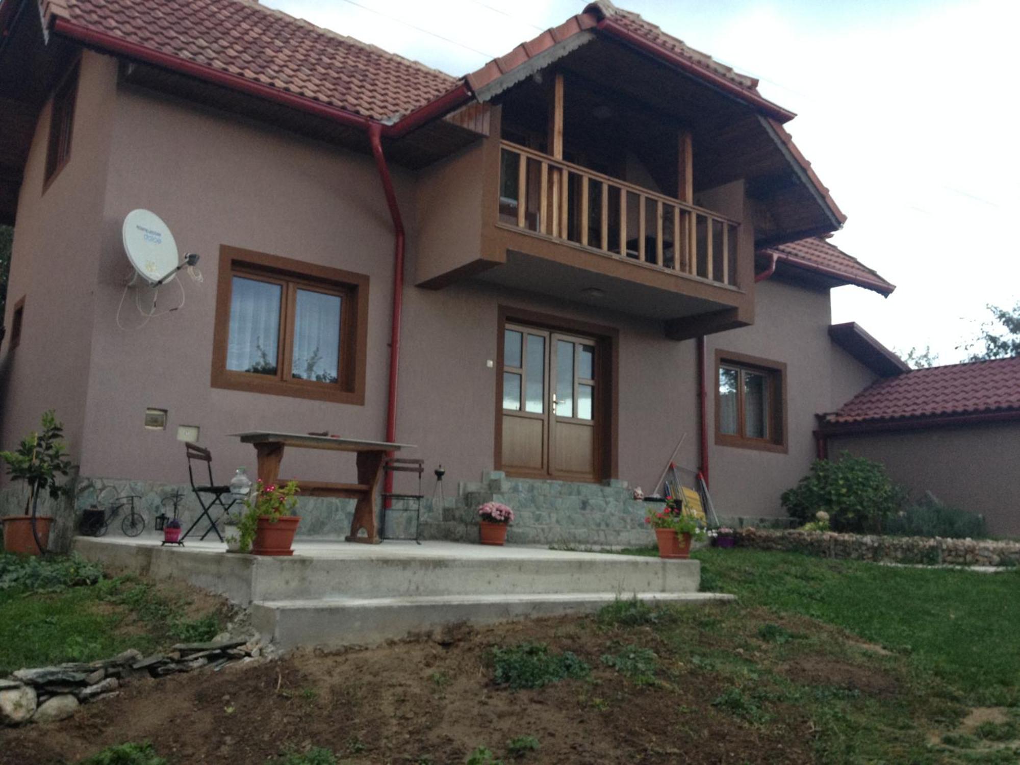 Villa Casa Darius Novaci-Străini Esterno foto